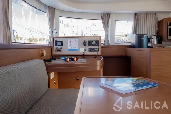 Lagoon 42 - Photo #35 Lagoon 42 - Yacht Charter Sailica
