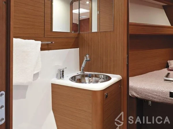 Jeanneau 57 - Yacht Charter Sailica