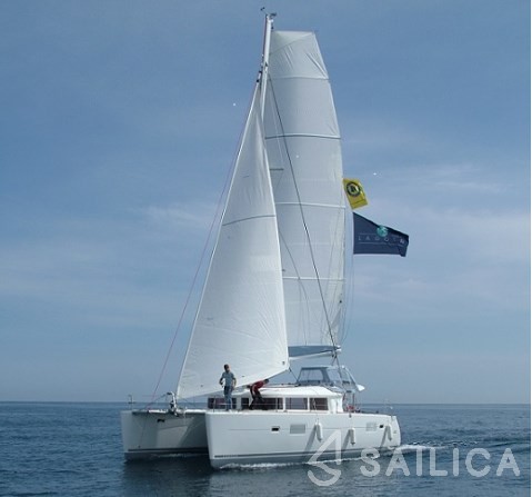 Lagoon 400 - Yacht Charter Sailica