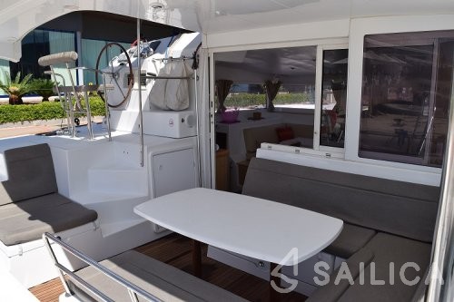 Lagoon 400 - Yacht Charter Sailica