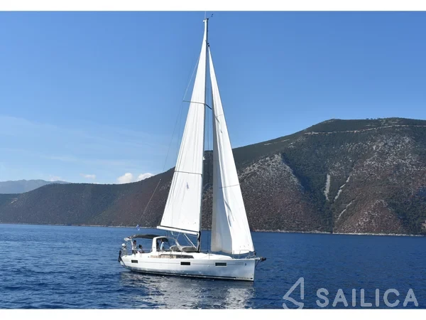 Oceanis 41.1 - Yacht Charter Sailica