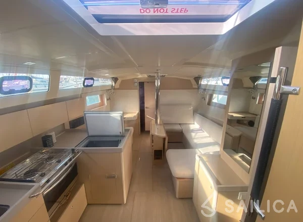 Oceanis 41.1 - Yacht Charter Sailica