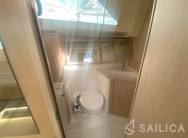 Oceanis 41.1 - Yacht Charter Sailica