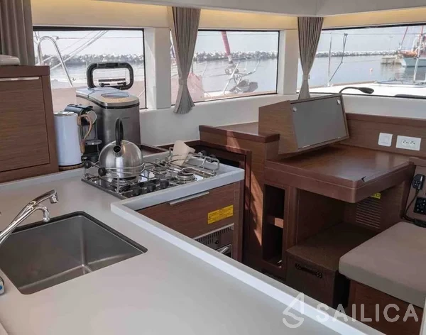 Lagoon 40 - Yacht Charter Sailica