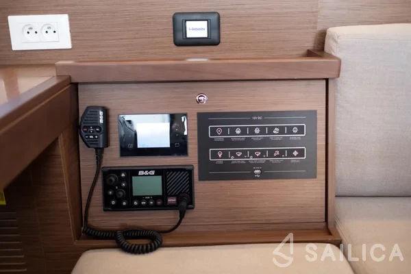 Lagoon 40 - Yacht Charter Sailica