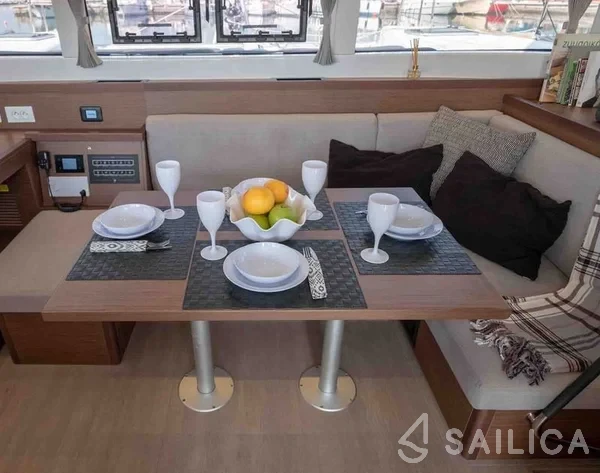 Lagoon 40 - Yacht Charter Sailica
