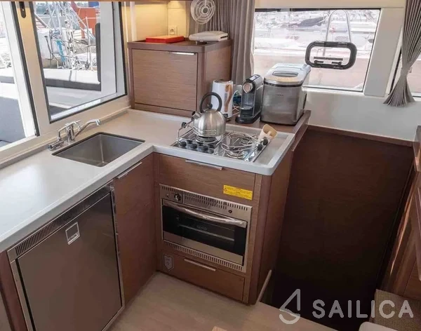 Lagoon 40 - Yacht Charter Sailica