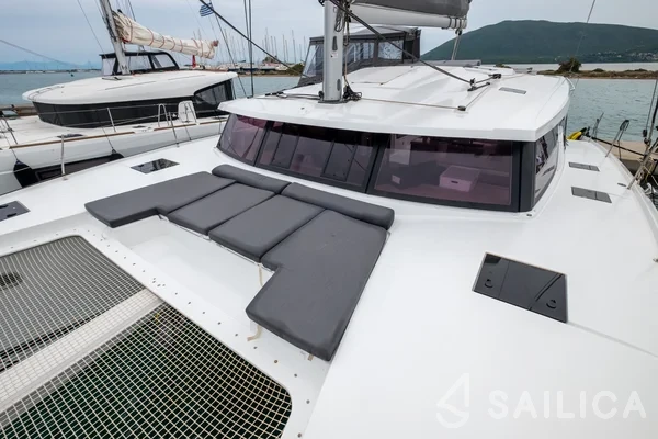 Astréa 42 - Yacht Charter Sailica