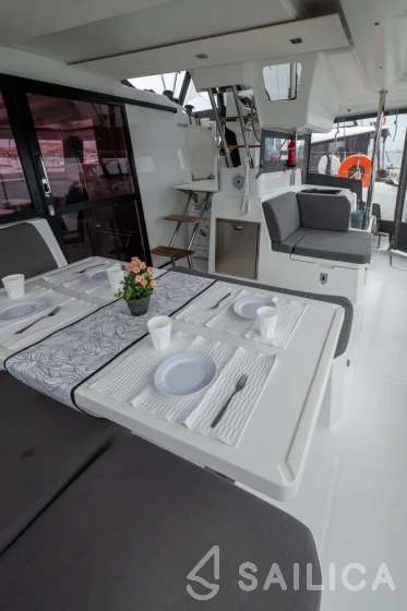 Astréa 42 - Yacht Charter Sailica