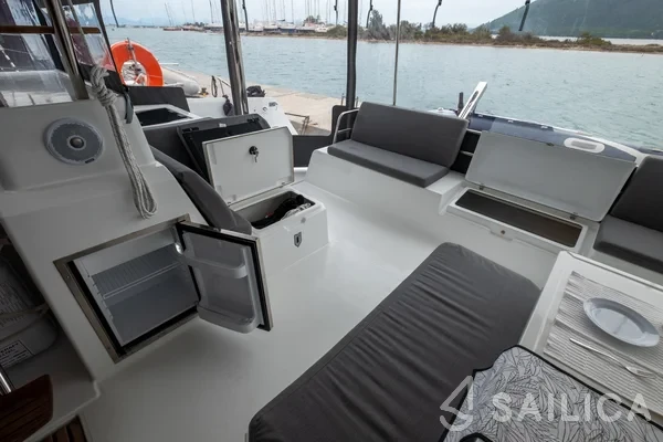 Astréa 42 - Yacht Charter Sailica