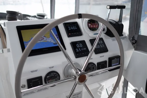 Astréa 42 - Yacht Charter Sailica