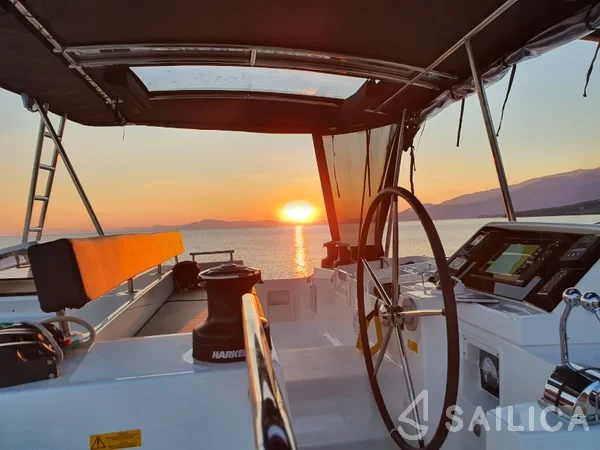 Lagoon 450  Flybridge - Yacht Charter Sailica