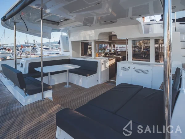 Lagoon 450  Flybridge - Yacht Charter Sailica