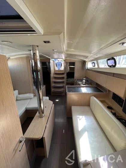 Oceanis 41.1 - Yacht Charter Sailica