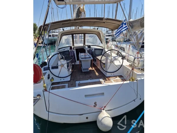 Oceanis 41.1 - Yacht Charter Sailica