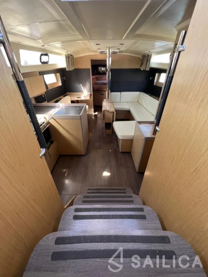 Oceanis 41.1 - Yacht Charter Sailica