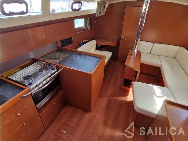 Oceanis 41.1 - Yacht Charter Sailica