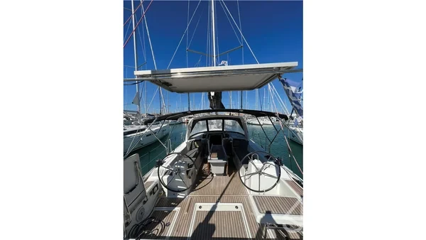 Oceanis 41.1 - Yacht Charter Sailica