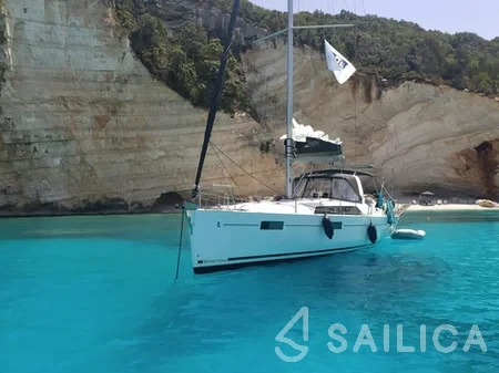 Oceanis 41.1 - Yacht Charter Sailica