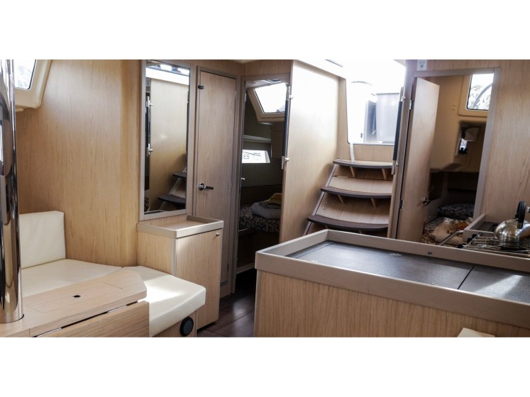 Oceanis 41.1 - Yacht Charter Sailica