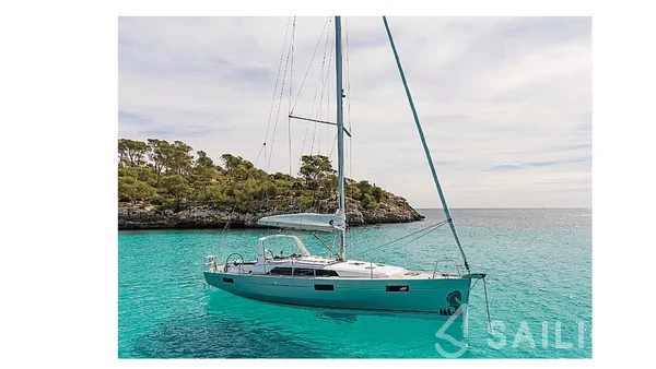 Oceanis 41.1 - Yacht Charter Sailica