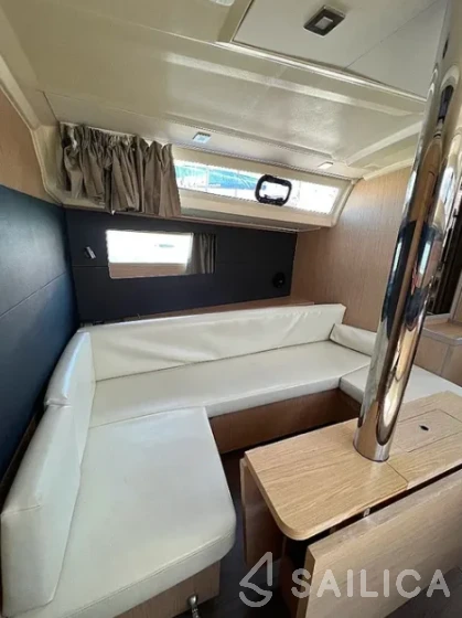 Oceanis 41.1 - Yacht Charter Sailica