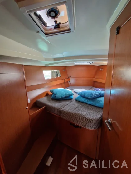 Oceanis 41.1 - Yacht Charter Sailica
