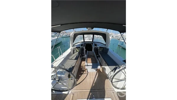 Oceanis 41.1 - Yacht Charter Sailica