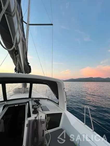 Oceanis 41.1 - Yacht Charter Sailica