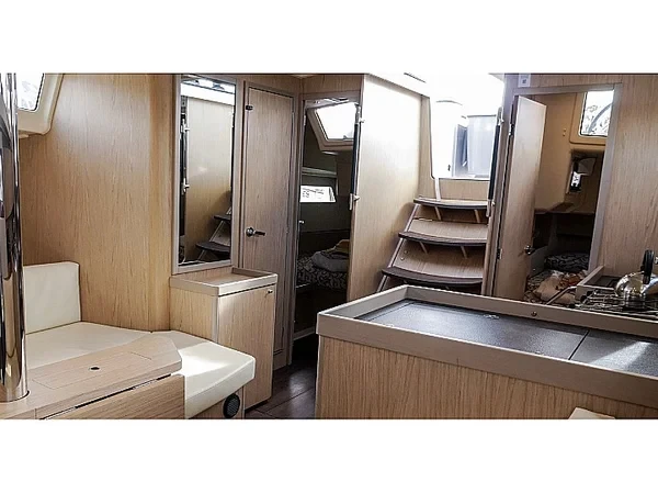 Oceanis 41.1 - Yacht Charter Sailica