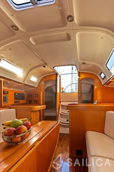 First 40.7 - Yacht Charter Sailica