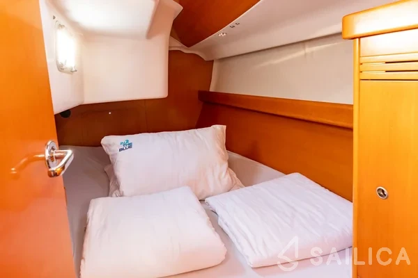 First 40.7 - Yacht Charter Sailica