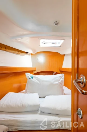 First 40.7 - Yacht Charter Sailica