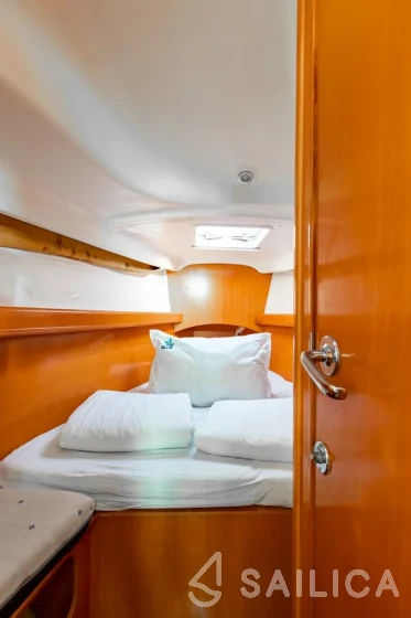 First 40.7 - Yacht Charter Sailica