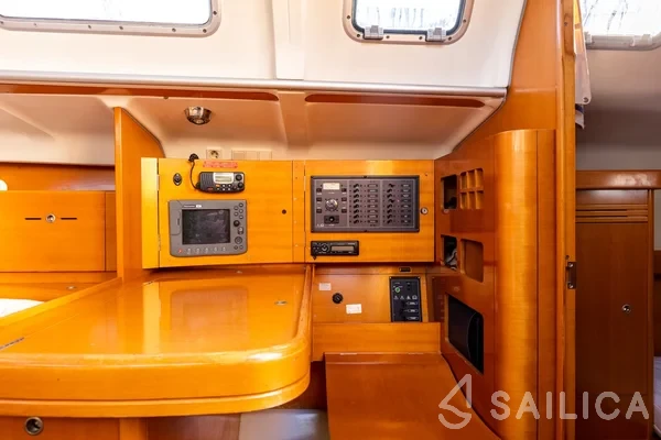 First 40.7 - Yacht Charter Sailica