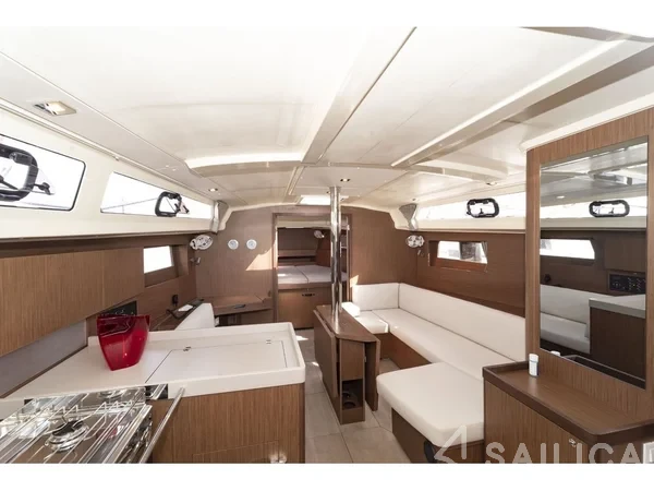 Oceanis 41.1 - Yacht Charter Sailica