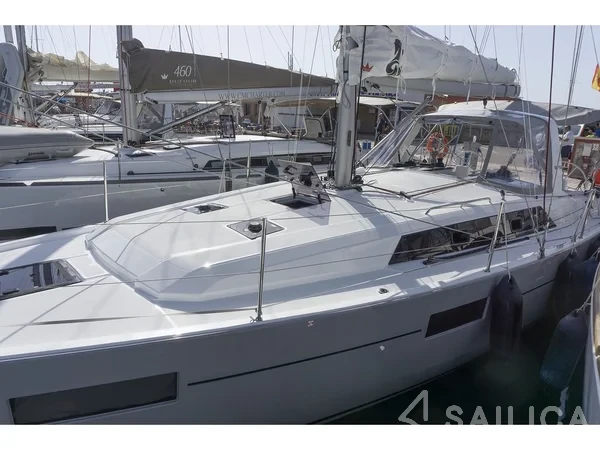 Oceanis 41.1 - Yacht Charter Sailica