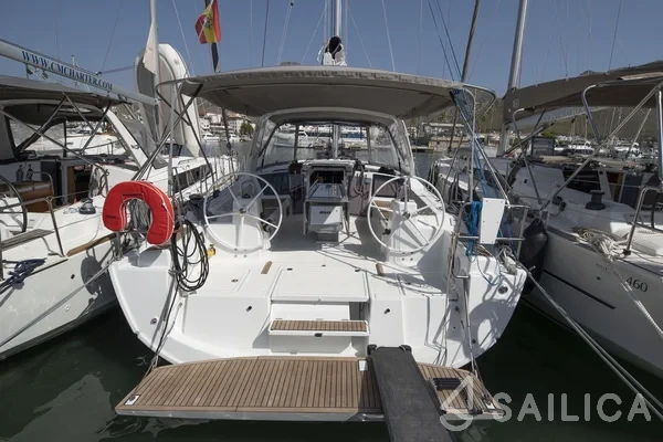 Oceanis 41.1 - Yacht Charter Sailica