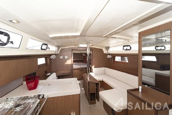 Oceanis 41.1 - Yacht Charter Sailica
