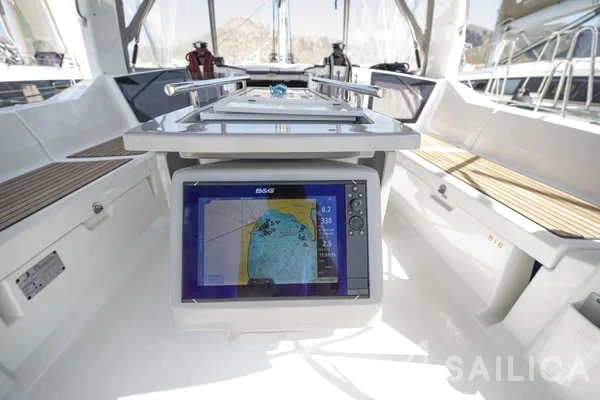 Oceanis 41.1 - Yacht Charter Sailica
