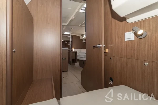 Oceanis 41.1 - Yacht Charter Sailica