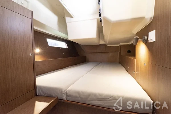 Oceanis 41.1 - Yacht Charter Sailica