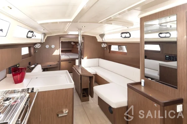 Oceanis 41.1 - Yacht Charter Sailica