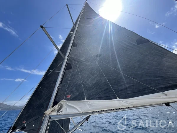 Oceanis 41.1 - Yacht Charter Sailica