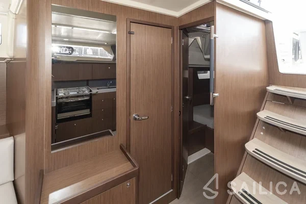 Oceanis 41.1 - Yacht Charter Sailica