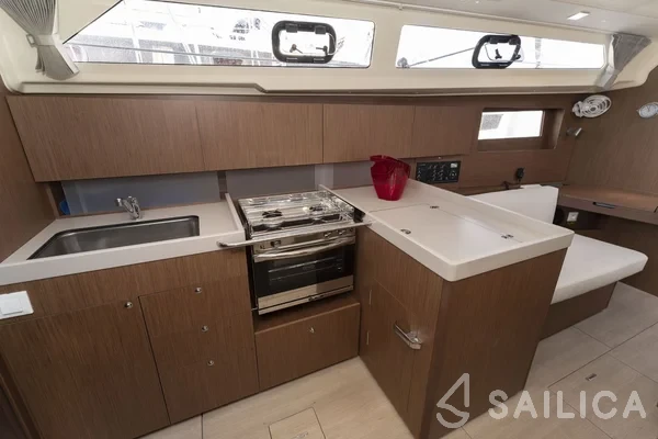Oceanis 41.1 - Yacht Charter Sailica