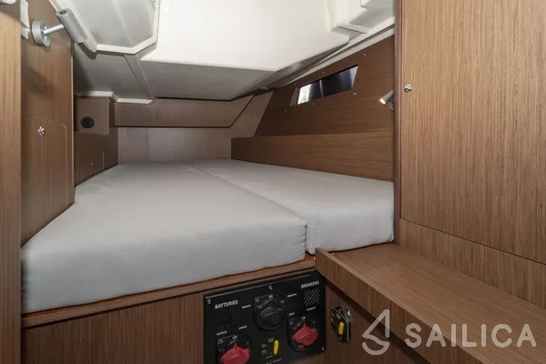 Oceanis 41.1 - Yacht Charter Sailica