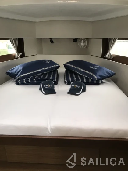 Oceanis 38.1 - Yacht Charter Sailica