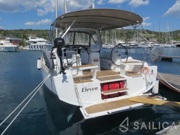 Oceanis 38.1 - Yacht Charter Sailica