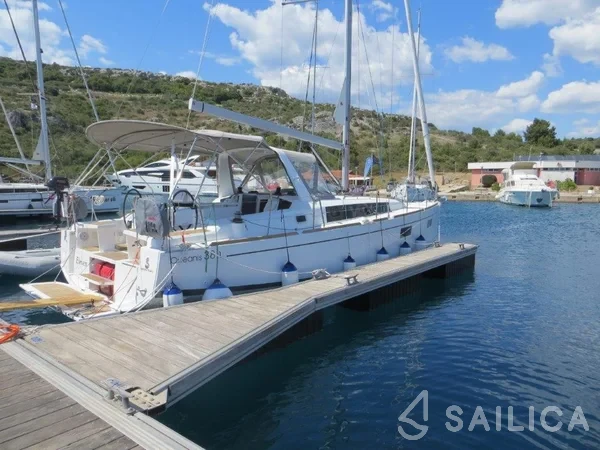 Oceanis 38.1 - Yacht Charter Sailica